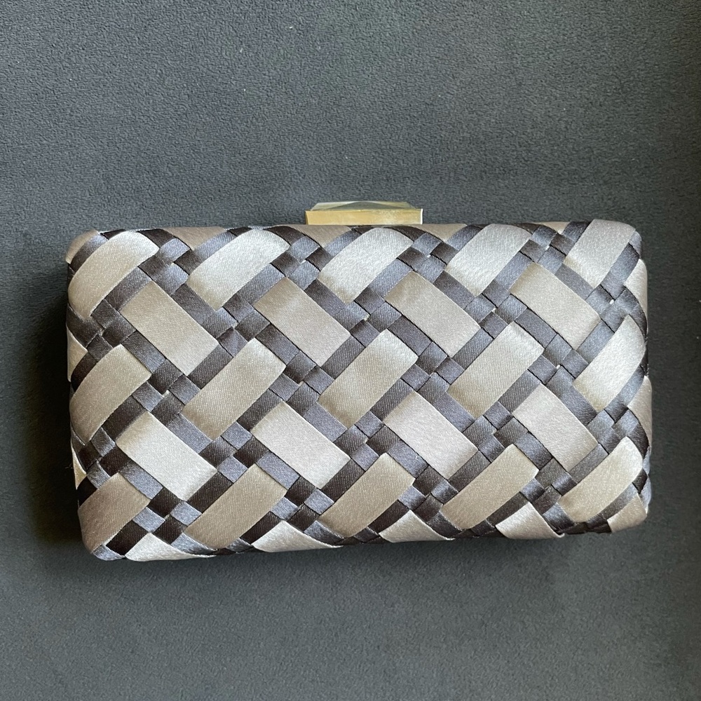 Silver clutch purse 👜 barely used!!